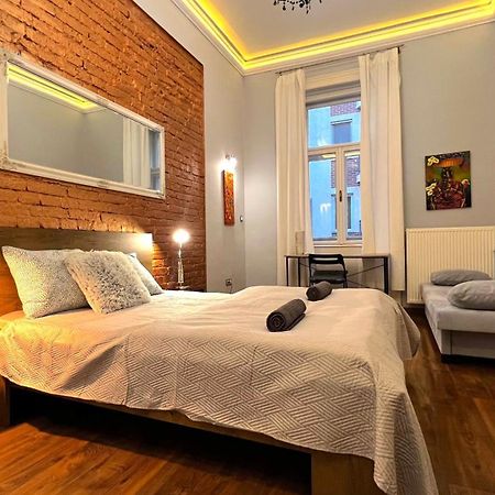 V6 Apartment By Small Home بودابست المظهر الخارجي الصورة