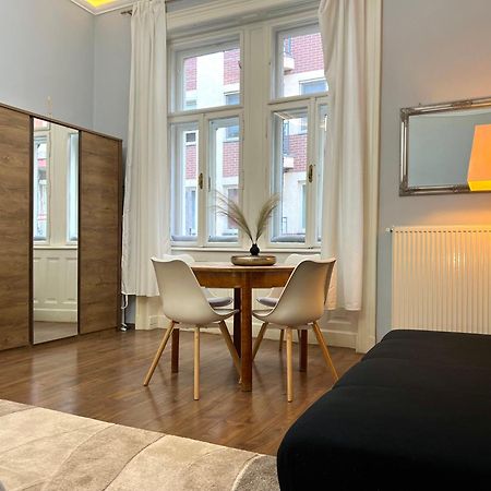 V6 Apartment By Small Home بودابست المظهر الخارجي الصورة