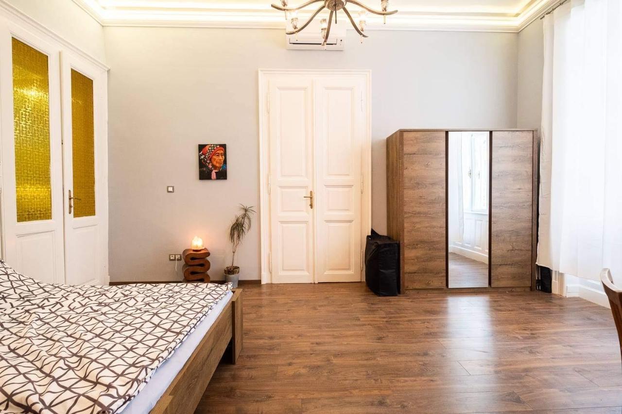 V6 Apartment By Small Home بودابست المظهر الخارجي الصورة
