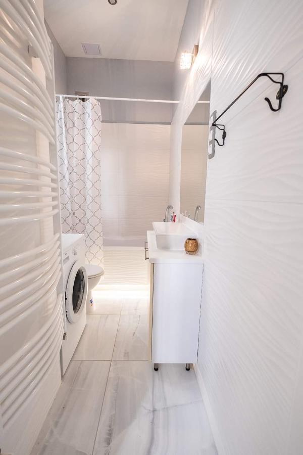 V6 Apartment By Small Home بودابست المظهر الخارجي الصورة